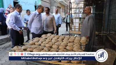 محافظ المنيا يشهد توزيع الخبز مجانًا ضمن مبادرة 