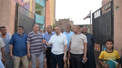 محافظ أسيوط يتفقد المدارس بقرية المندرة وجزيرة الحواتكة بمركز منفلوط  