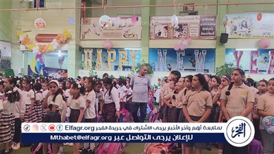 استقبال الطلاب في مدارس الدقهلية بالشيكولاتة (صور)