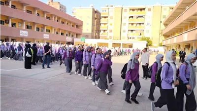 محافظ القليوبية يشهد أول طابور مدرسي بالعام الدراسي الجديد - صور