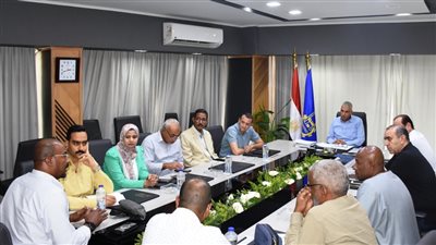  محافظ أسوان يؤكد أثناء لقاءه مع أهالى أبوالريش: نتائج تحليل المياه تؤكد سلامتها