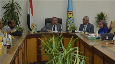 نائب رئيس جامعة الأزهر للوجه القبلي يجتمع بمديري رعاية الشباب بأسيوط   