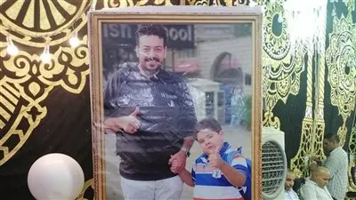 صور من الاستعدادت النهائية قبل بدء عزاء نجل المطرب الشعبي اسماعيل الليثي