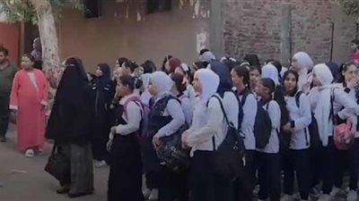 محافظة القليوبية تصدر بيانا بشأن إقامة طابور الصباح للطلاب في الشارع بمدرسة ببنها