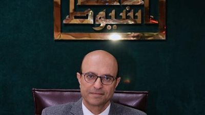 رئيس جامعة أسيوط يصدر قرارات بتعيين مديرًا لمستشفى الأطفال الجامعي  