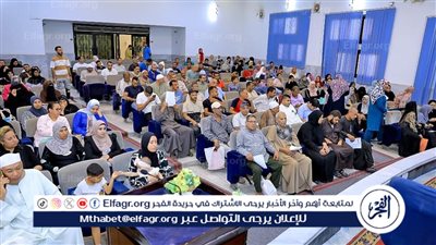 محافظ سوهاج يبحث شكاوى وطلبات المواطنين 