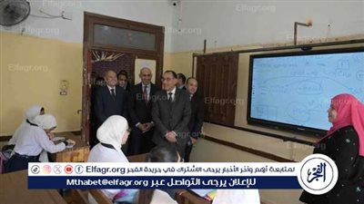 مدبولي يحاور عددا من طالبات مدارس دار السلام حول المناهج وكثافة الفصول