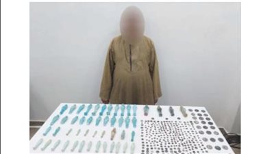الأجهزة الأمنية تتمكن من ضبط 369 قطعة أثرية بحوزة شخص بأسيوط