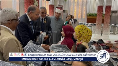 محافظ المنيا يسلم 2500 شنطة مدرسية وأدوات دراسية للطلاب الأيتام والأسر الأولى بالرعاية 