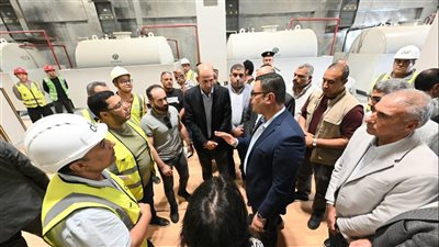 وزير الإسكان يتفقد موقف تنفيذ أعمال التشطيبات بأبراج منطقة الأعمال المركزية بالعاصمة الإدارية الجديدة