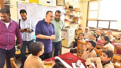 محافظ أسيوط يتفقد مدرستي الوليدية الإعدادية بنات والوليدية الإبتدائية المشتركة 