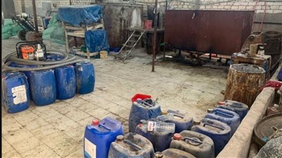 الداخلية تضبط سيدة بحوزتها 38 طن مواد مجهولة المصدر 