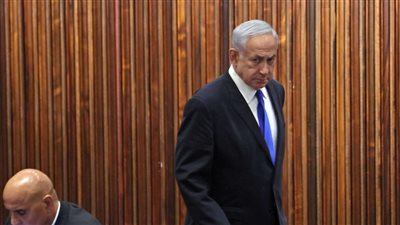   نتنياهو يفاجئ الجميع.. والمعارضة تطالب باستمرار الإحتجاجات 