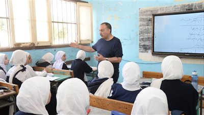 أبوالنصر يتفقد مدرستي المطيعة الثانوية المشتركة والإعدادية البحرية المشتركة بمركز أسيوط   