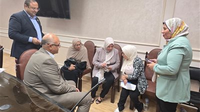 محافظ القليوبية يواصل لقائه الأسبوعي بالمواطنين ويوفر 5 فرص عمل