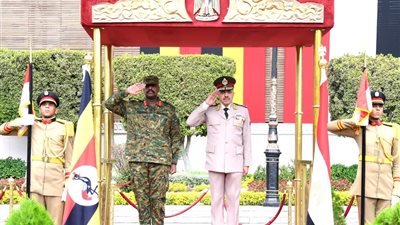 رئيس أركان حرب القوات المسلحة يلتقي قائد قوات الدفاع الشعبية بدولة أوغندا 