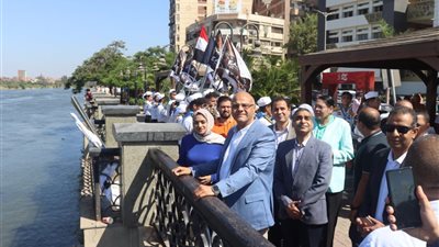 محافظ القليوبية يقود مسيرة نيلية احتفالًا بذكرى انتصارات أكتوبر 