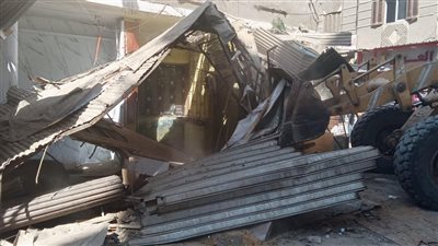 الجيزة تزيل ٣١ كشك مقامة بالمخالفة بالطريق العام بمنطقة جمال عبد الناصر بالمنيب