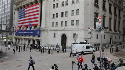 بيانات الوظائف الأمريكية تدفع الأسواق المالية إلى المراهنة على بطء التيسير النقدي