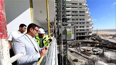وزير الإسكان يتفقد موقف تنفيذ أبراج الداون تاون والمرحلة الأولى لبحيرات العلمين 