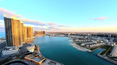 وزير الإسكان يتفقد أعمال تشطيب وحدات الأبراج الشاطئية ووحدات كمبوند 