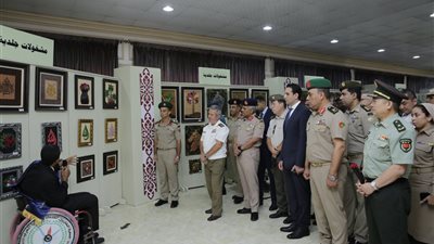 القوات المسلحة تنظم معرضًا فنيًا لإبداعات المحاربين القدماء 