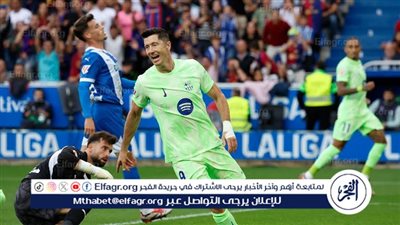 مدير برشلونة يثير التكهنات حول مستقبل ليفاندوفسكي