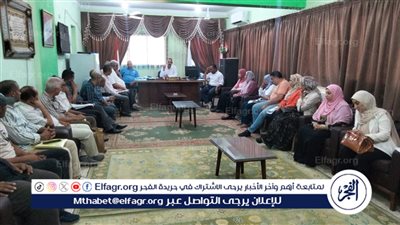 رئيس سمسطا ببني سويف يستمع للمواطنين ويوجه بتبسيط إجراءات التصالح 