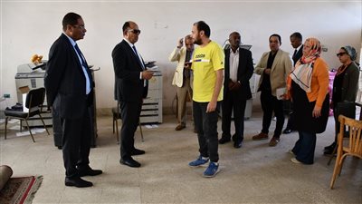 رئيس جامعة حلوان يتفقد كلية التجارة في بداية العام الدراسي الجديد 2024/2025