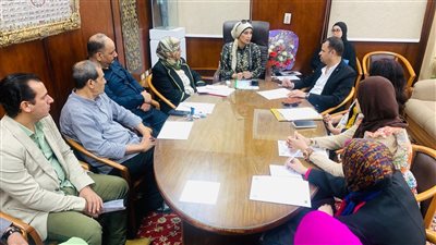 القائم بأعمال رئيس جامعة الأقصر تترأس اجتماع مجلس إدارة مركز الاستدامة الخضراء بالجامعة 