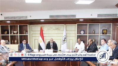 محافظ بني سويف يعقد اجتماعا لتسريع وتيرة العمل بمشروع تطوير سوق الدهشوري 