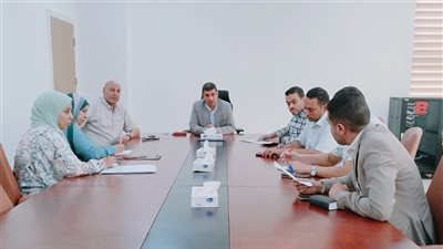 رئيس جامعة أسيوط الجديدة التكنولوجية يعقد اجتماعا مع القيادات الأكاديمية بالجامعة