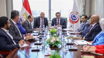 “عبدالغفار” يبحث مع وزير العمل تعزيز سبل التعاون في مجال تطوير التدريب الطبي المهني