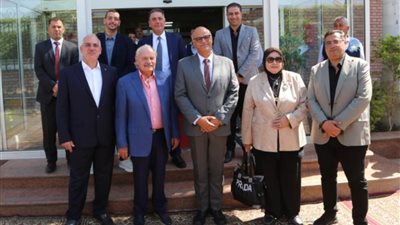 محافظ القليوبية في زيارة القلاع الصناعية بالعبور - صور