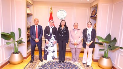 وزيرة التضامن الاجتماعي تكرم الموظفين المتميزين بالوزارة عن شهر سبتمبر