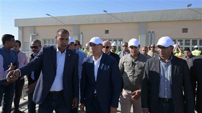 فى جولته بعدد من المشروعات بمحافظة الأقصر.. رئيس الوزراء يتفقد محطة مياه الشرب الجديدة بقرية الهنادي شرق إسنا