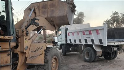 محافظ أسيوط: تنظيم حملات نظافة ورفع المخلفات ونواتج الترع من شوارع مركز الغنايم  
