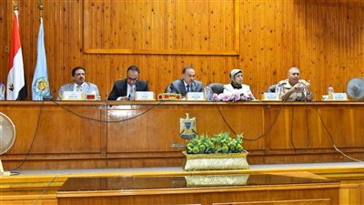 محافظ أسيوط يوجه بالإسراع بتنفيذ الخطة الاستثمارية وتقنين أراضي أملاك الدولة  