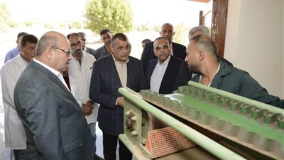 وزير الإنتاج الحربي يقوم بجولة تفقدية مفاجئة لشركة 