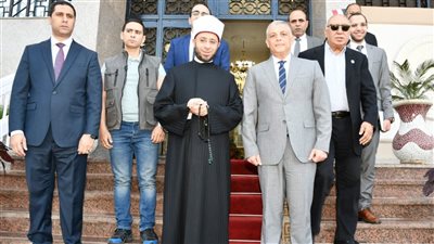 وزير الأوقاف ومحافظ الإسماعيلية يشهدان صلاة الجمعة بمسجد الشهداء الإسلامي 