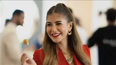 بالأحمر الأنيق.. ملك قورة تبهر جمهورها بإطلالتها المميزة (صور)