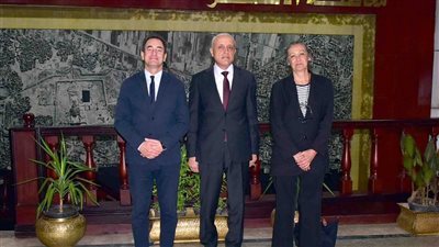  محافظ الأقصر يستقبل سفير دولة فرنسا بالقاهرة لبحث سبل التعاون بين الجانبين..صور