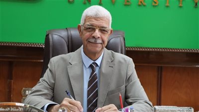 رئيس جامعة المنوفية يعقد اللقاء الشهرى بالعمداء 