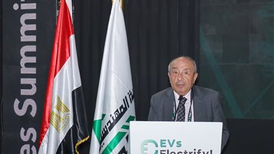 نقيب المهندسين يؤكد دعم النقابة لتوطين صناعة السيارات الكهربائية في مصر