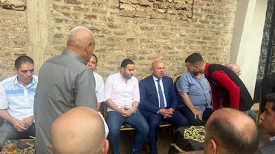 وزير النقل يشارك في عزاء ضحية قطار المنيا بالقليوبية