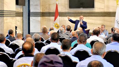 وزير النقل يعزي في أحد ضحايا حادث قطار المنيا