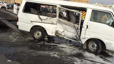 مصرع شخص وإصابة 14 آخرين في حادث تصادم سيارتين بالصحراوي الغربى بالأقصر