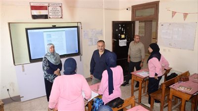 أبوالنصر يتفقد مدرستي جامعة أسيوط  الثانوية بنات والإعدادية المشتركة 