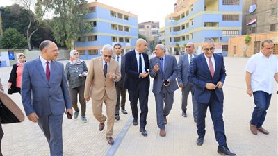 وزير التعليم يستكمل جولته التفقدية بمدرستين بإدارة السيدة زينب التعليمية 