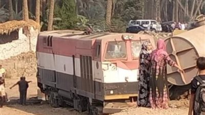 التحريات تكشف سبب انقلاب عربتين من قطار بضائع في البدرشين